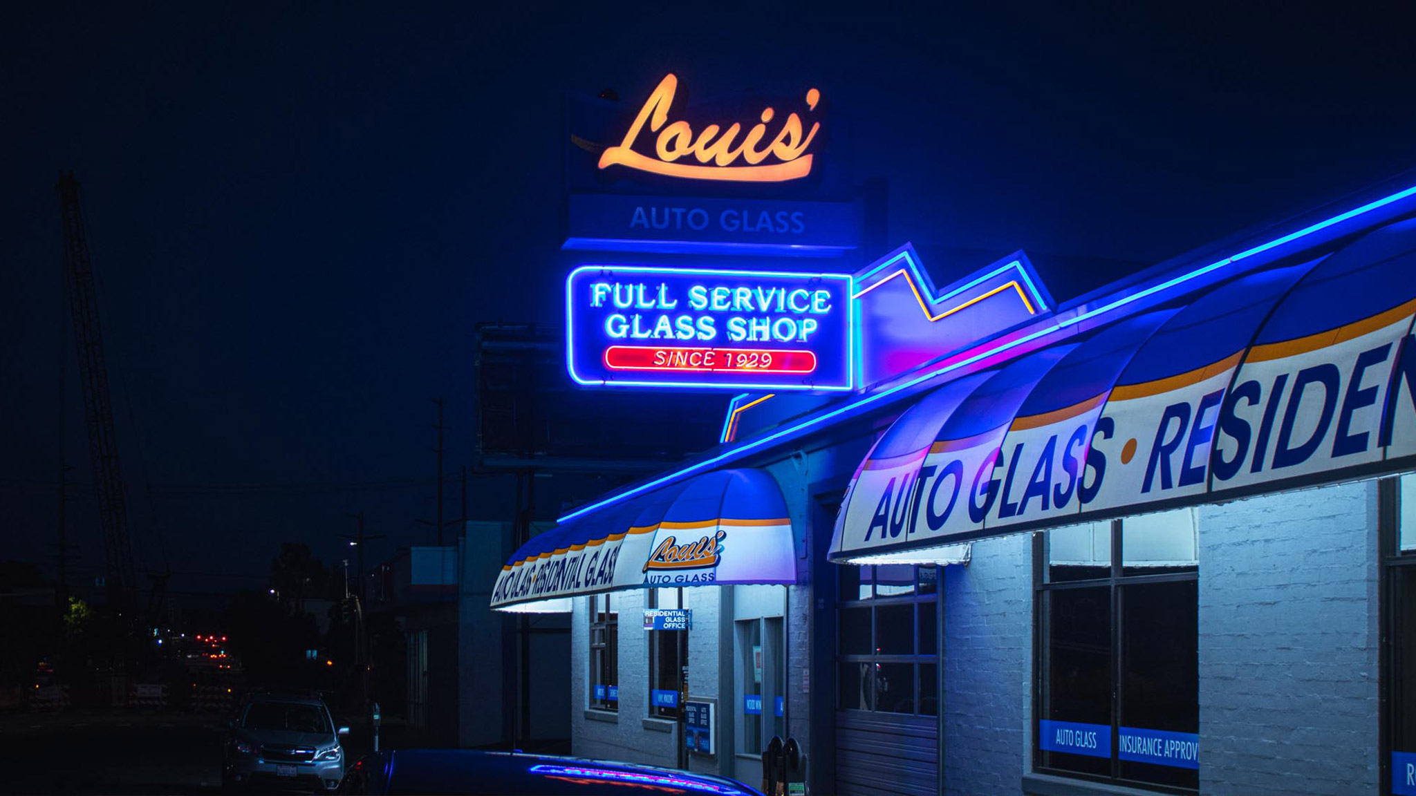 Signs Plus custom accents - Louis Auto Glass
