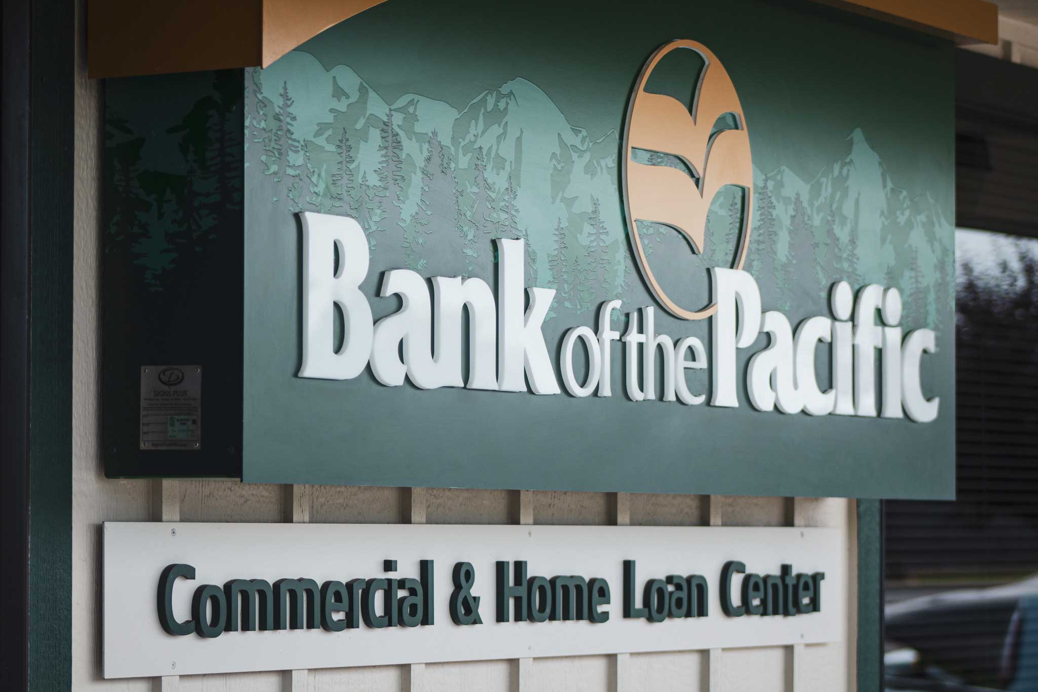 financial-bank-of-the-pacific-burlington-exterior-cabinet-sign-push-through-letters