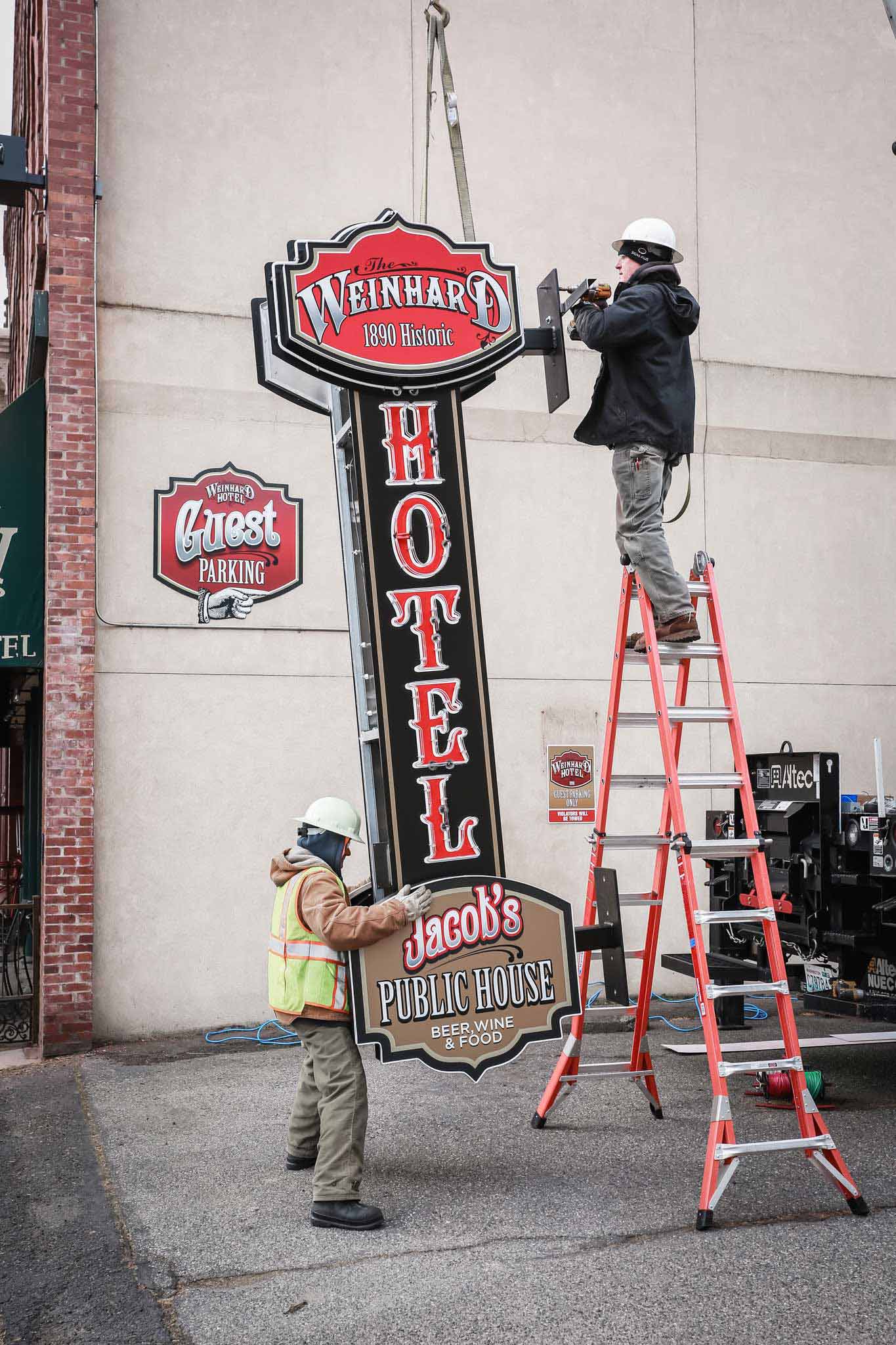 hospitality-weinhard-hotel-signs-plus-installers