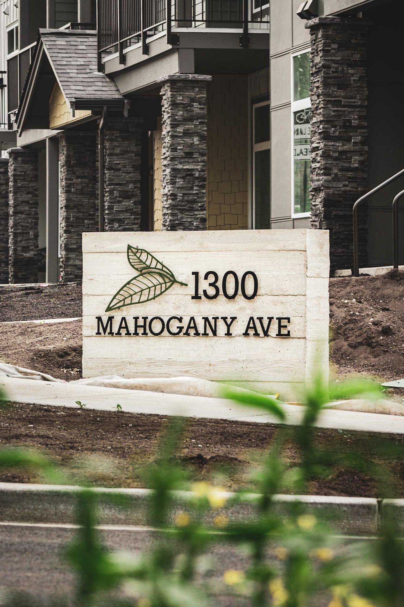 development-mahogany-manor-wayfinding-monument-sign