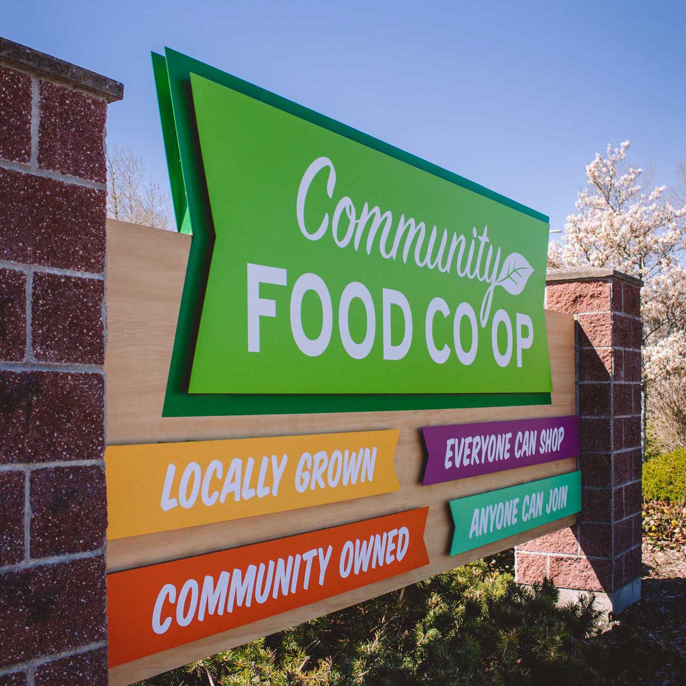 grocery-community-food-co-op-monument-sign-sideview