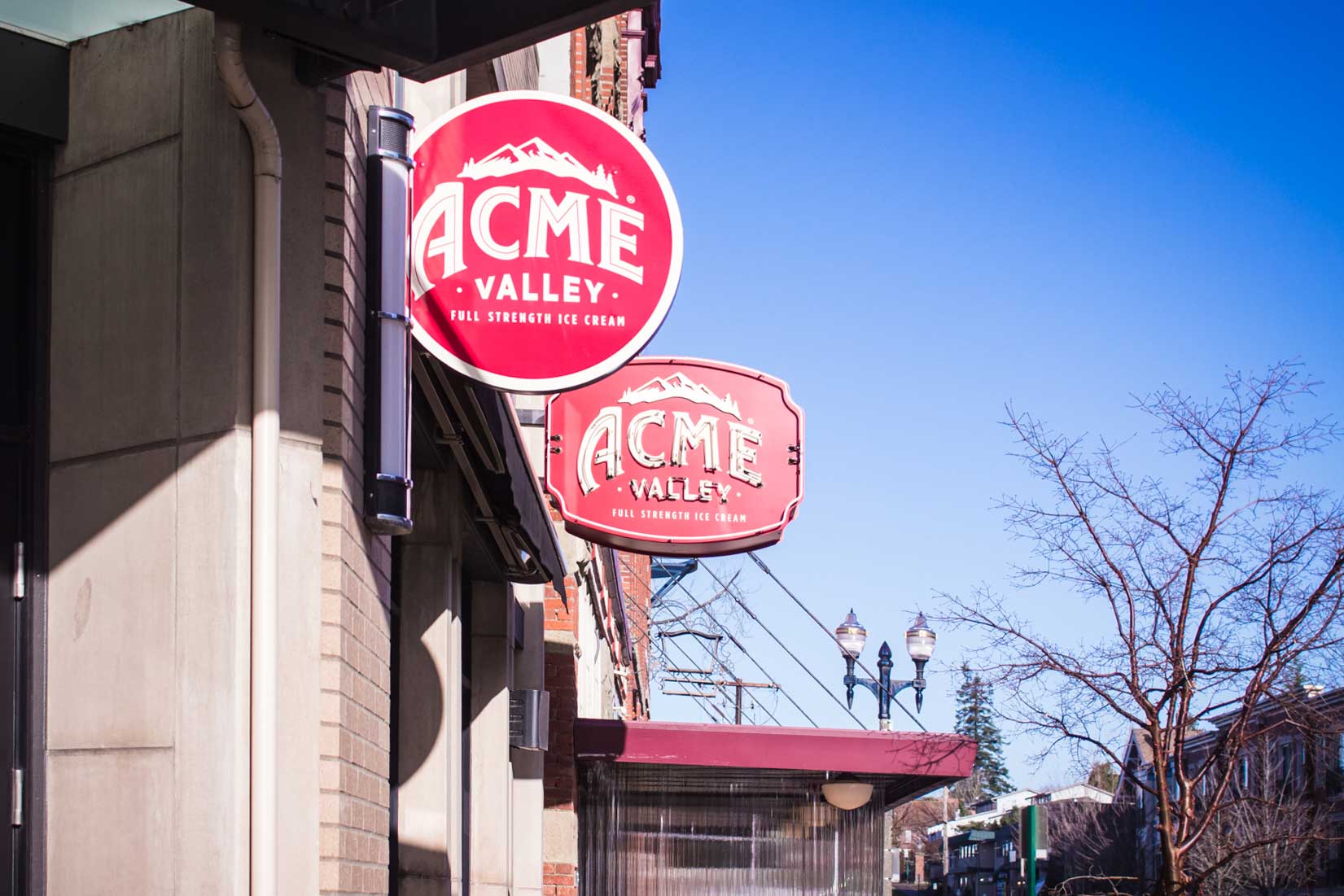 Acme Valley Ice Cream Exterior Neon 02