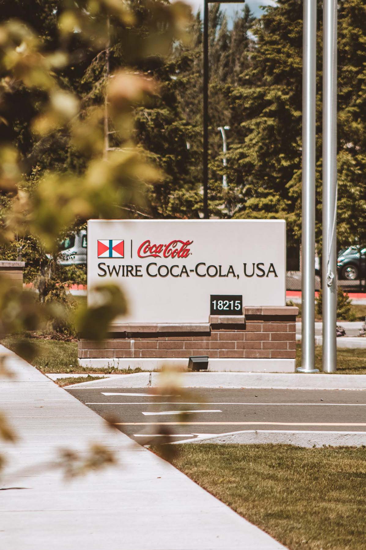 retail-swire-coca-cola-monument-wayfinding-sign