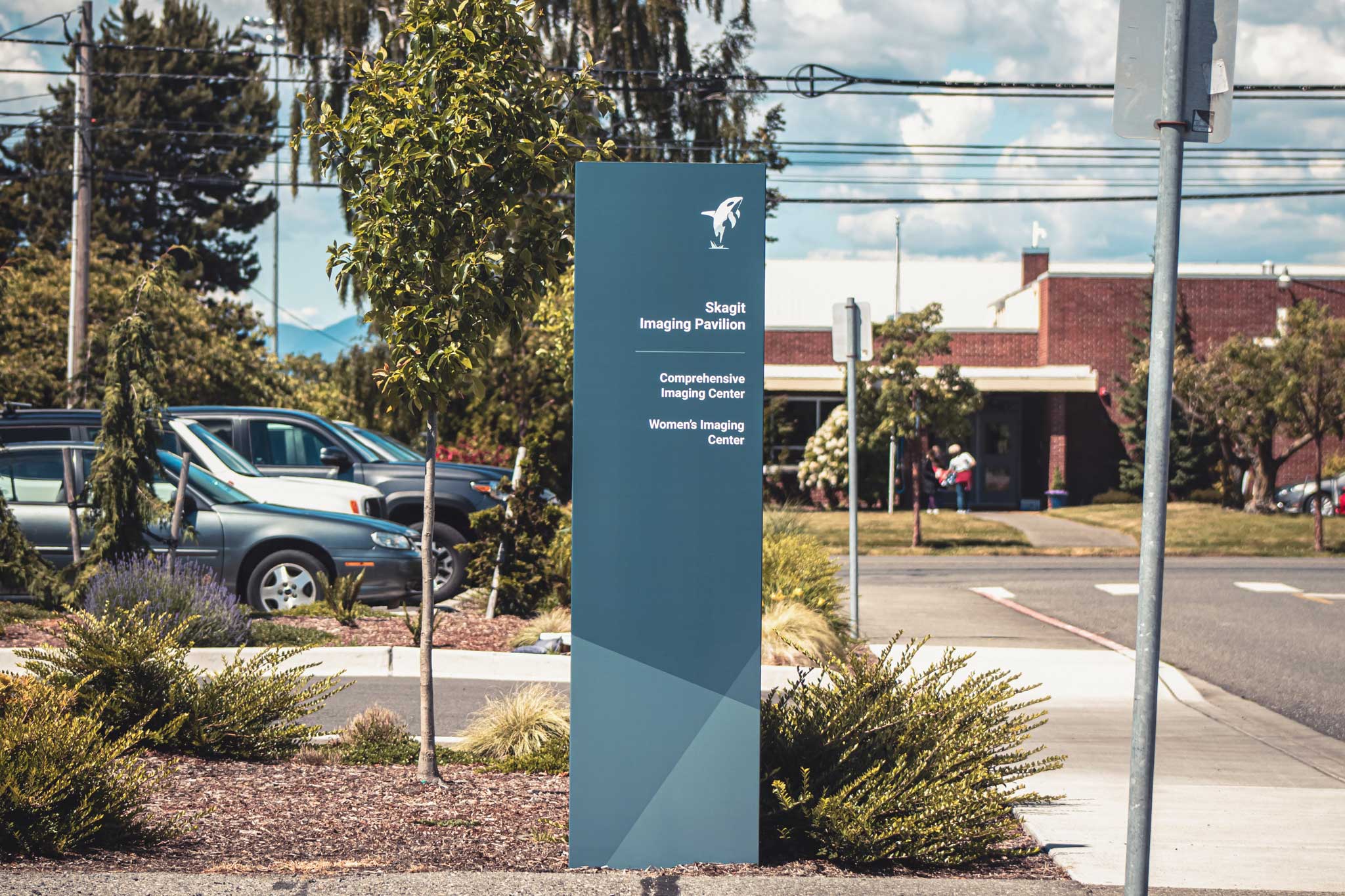healthcare-imaging-pavilion-wayfinding-vertical-monument-sign