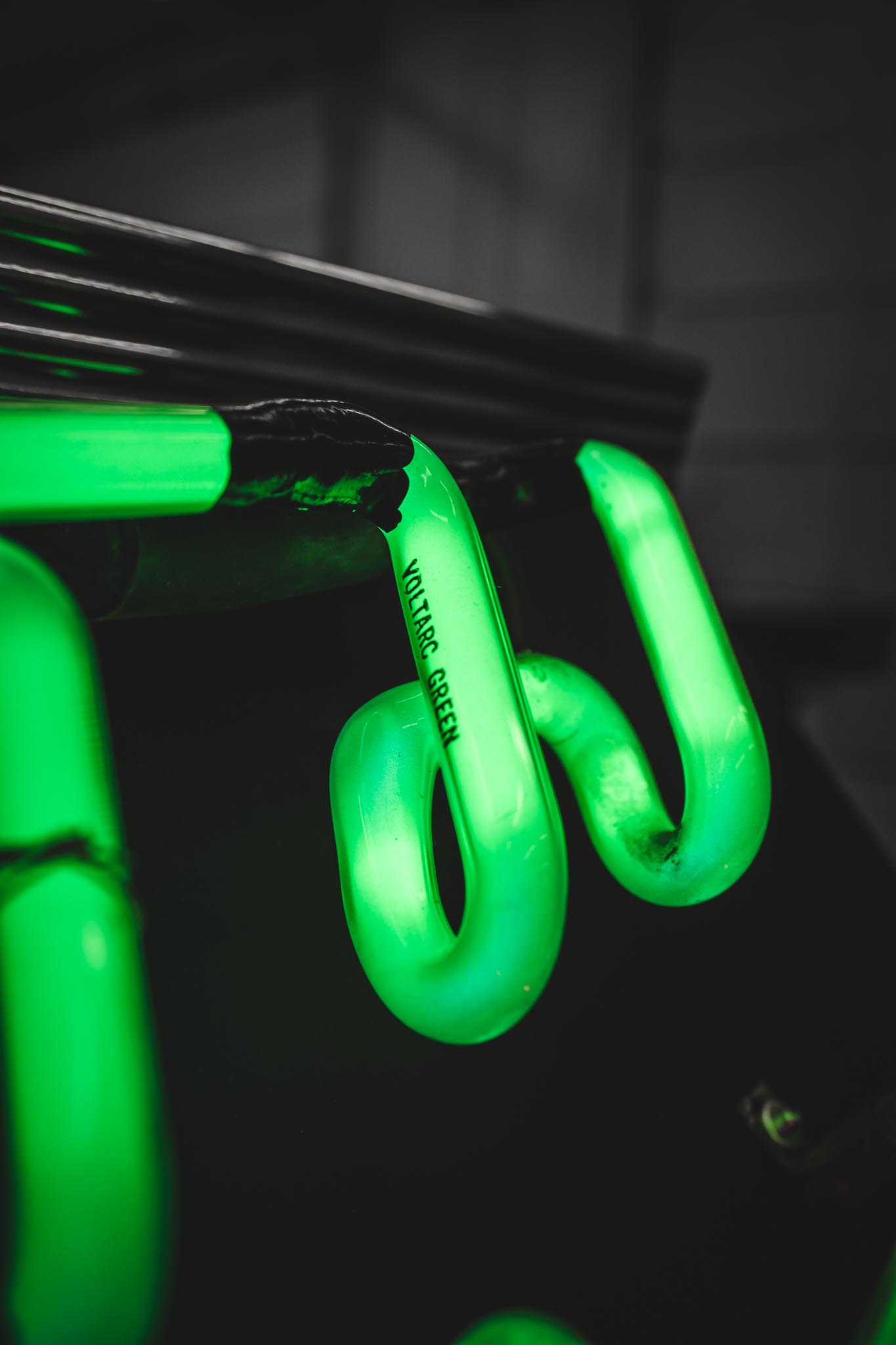 zenith-radio-green-neon-closeup