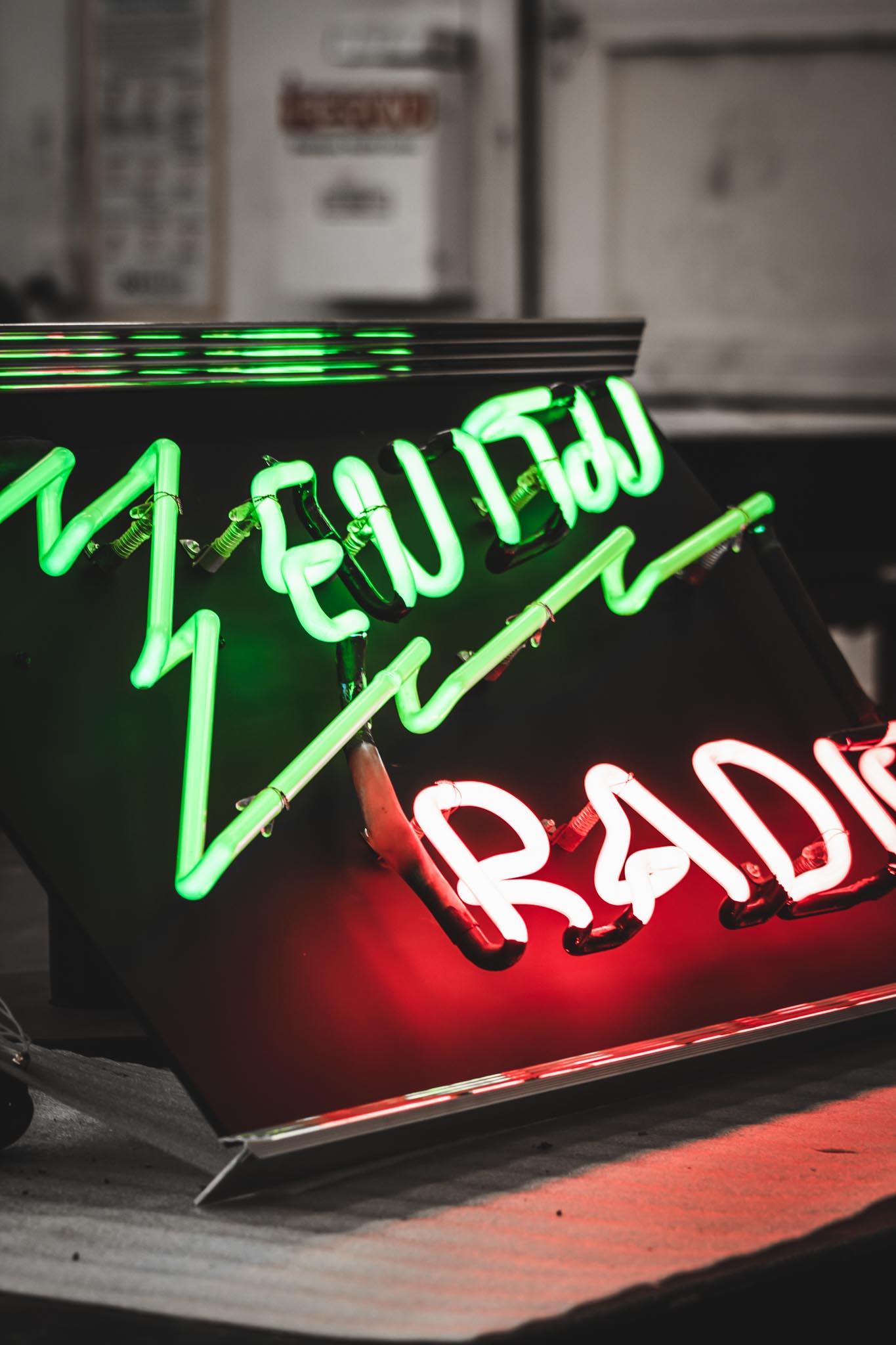 zenith-radio-neon