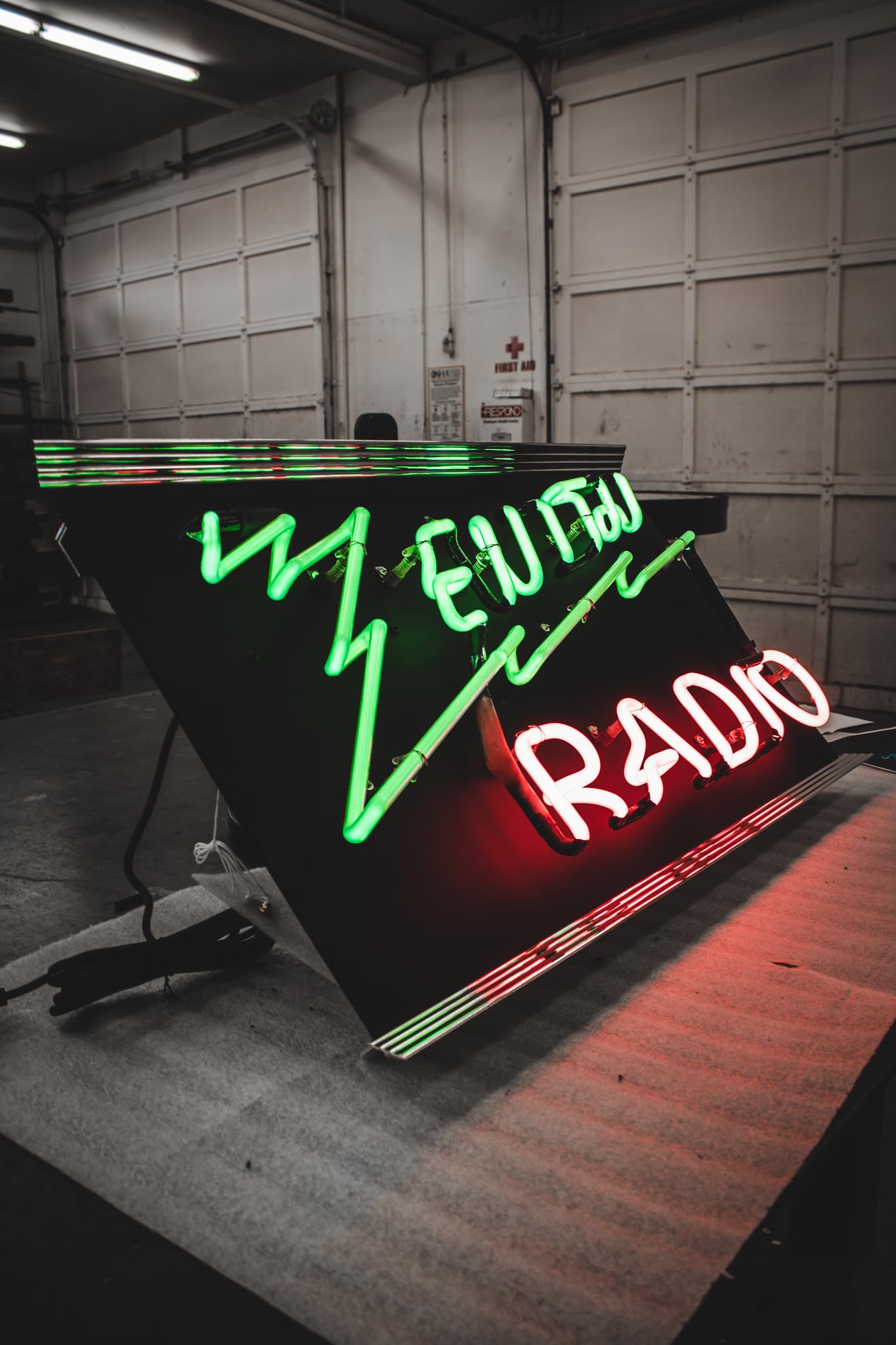 zenith-radio-side-view-illuminated-sign